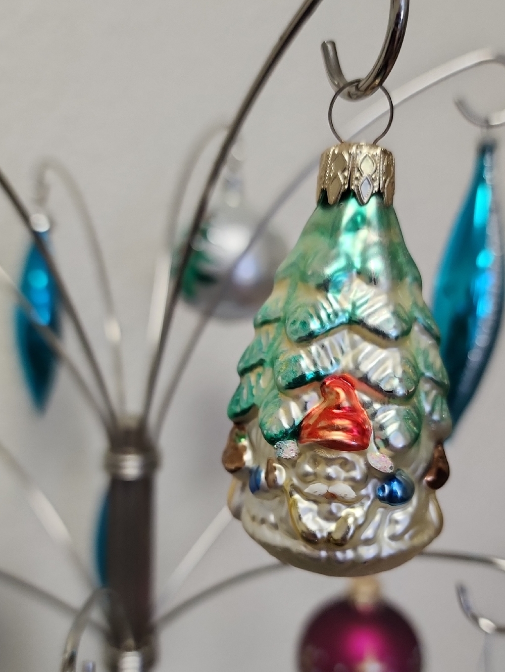 Christmas Ornament Jewelry Tree, With 15 Assorted Vintage Ornaments! - Picture 3 of 16
